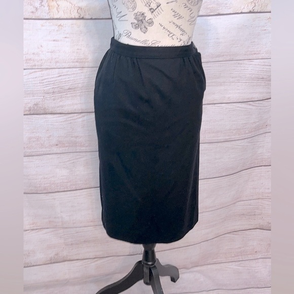 Pendleton Skirt Black Vintage Size 8P Petite Virgin Wool Midi - Picture 1 of 8